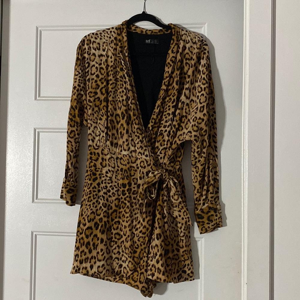 LEOPARD ZARA LONG SLEEVE ROMPER - PERFECT CONDITION